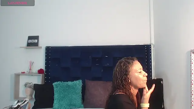 ARTEMIZA LOVE  online show from 02.20.25