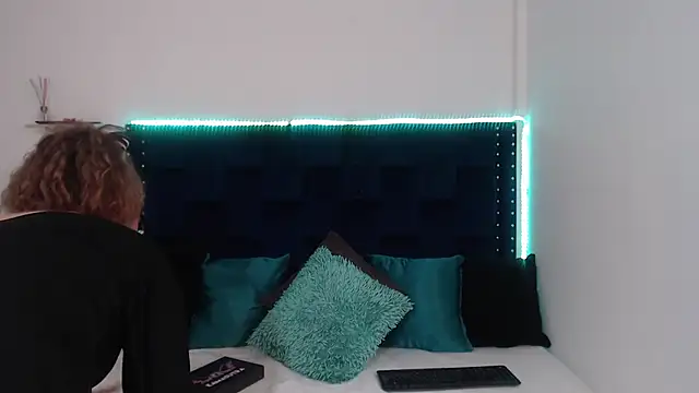 ARTEMIZA LOVE  online show from 03.14.25