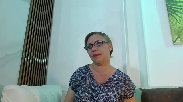 ARTEMIZA LOVE  online show from 10.17.25