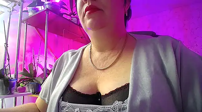Snapshot of _Sweet_Woman chatting on 12.24.24 Sweet Woman online show from 12.24.24