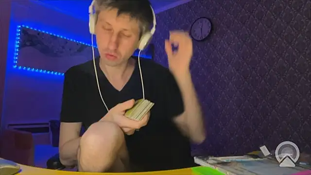 Aki-Laky online show from 01.11.26