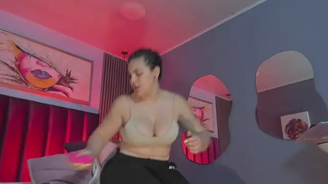 Snapshot of Anny_ferrer_ chatting on 01.14.25 Anny ferrer online show from 01.14.25