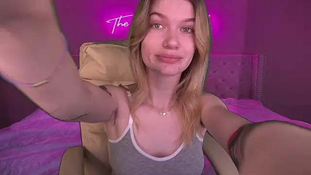 Snapshot of AnacondaOn chatting on 02.05.25 AnacondaOn online show from 02.05.25