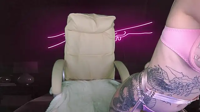 Snapshot of AnacondaOn chatting on 02.12.25 AnacondaOn online show from 02.12.25