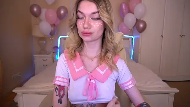 Snapshot of AnacondaOn chatting on 02.13.25 AnacondaOn online show from 02.13.25