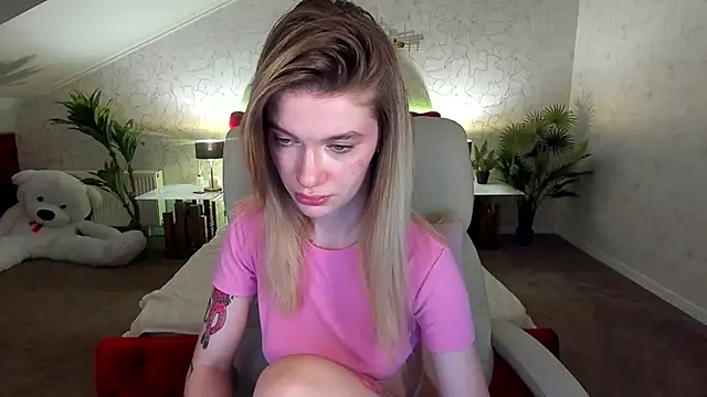 Snapshot of AnacondaOn chatting on 03.15.25 AnacondaOn online show from 03.15.25