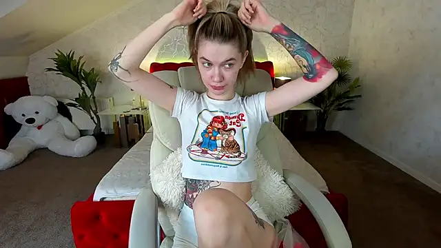 Snapshot of AnacondaOn chatting on 03.22.25 AnacondaOn online show from 03.22.25