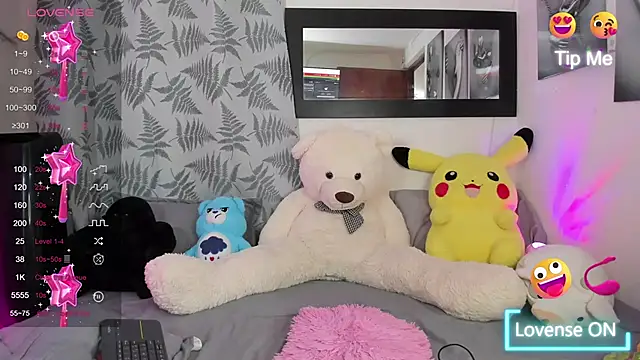 Snapshot of camy_roy chatting on 12.12.24 camy roy online show from 12.12.24