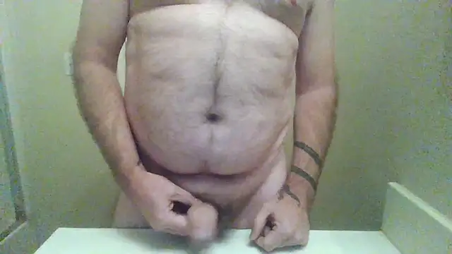 Snapshot of WatchinU82 chatting on 10.17.25 WatchinU82 online show from 10.17.25