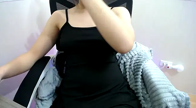 Snapshot of Milk-babier chatting on 02.13.25 Milk-babier online show from 02.13.25