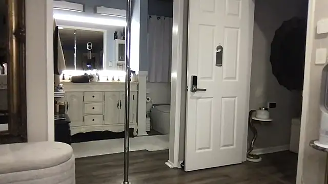 Snapshot of curvyfunlover chatting on 10.01.25 curvyfunlover online show from 10.01.25