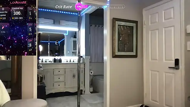 Snapshot of curvyfunlover chatting on 10.21.25 curvyfunlover online show from 10.21.25