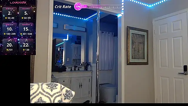 Snapshot of curvyfunlover chatting on 10.27.25 curvyfunlover online show from 10.27.25