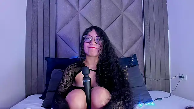 Snapshot of BriaConner_ chatting on 02.04.25 BriaConner  online show from 02.04.25