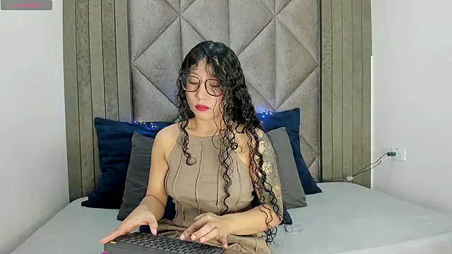 Snapshot of BriaConner_ chatting on 02.13.25 BriaConner  online show from 02.13.25