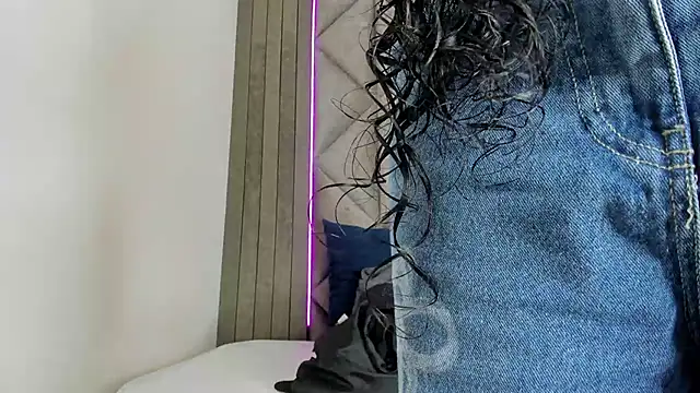 Snapshot of BriaConner_ chatting on 03.19.25 BriaConner  online show from 03.19.25