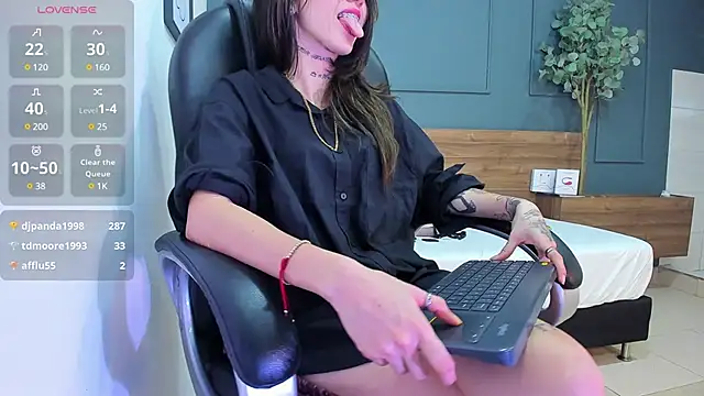megan morgan01 online show from 12.13.24