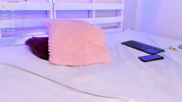 Snapshot of sherylgrey chatting on 12.30.24 sherylgrey online show from 12.30.24