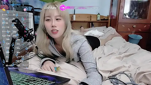 Snapshot of Fine-sand chatting on 12.18.24 Fine-sand online show from 12.18.24