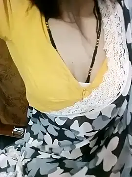 Snapshot of Bulbul_02 chatting on 09.18.25 Bulbul 02 online show from 09.18.25