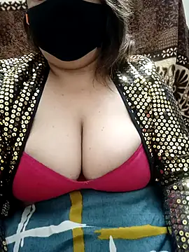 Snapshot of Naughty-Trisha chatting on 02.13.25 Naughty-Trisha online show from 02.13.25