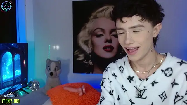 maxiy 001 online show from 09.30.25