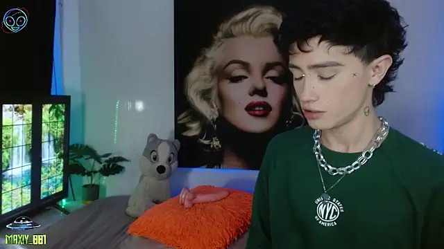 maxiy 001 online show from 11.16.25