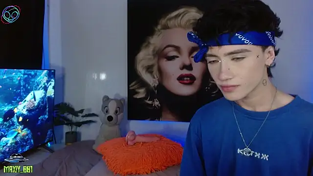 maxiy 001 online show from 11.25.25