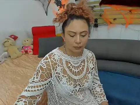 KeiraQuen online show from 10.13.25