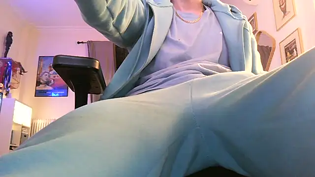 Snapshot of Bigone_uncut chatting on 10.20.25 Bigone uncut online show from 10.20.25