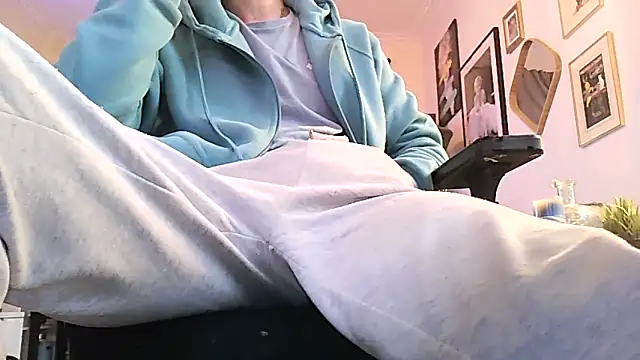 Snapshot of Bigone_uncut chatting on 10.21.25 Bigone uncut online show from 10.21.25