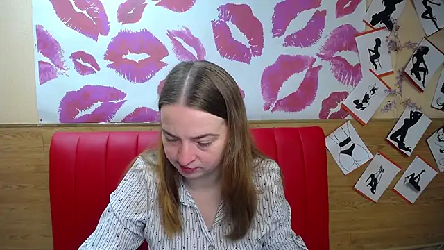 Snapshot of FreyaDak chatting on 10.18.25 FreyaDak online show from 10.18.25