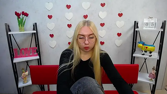 Snapshot of BeatriceFly chatting on 12.07.24 BeatriceFly online show from 12.07.24