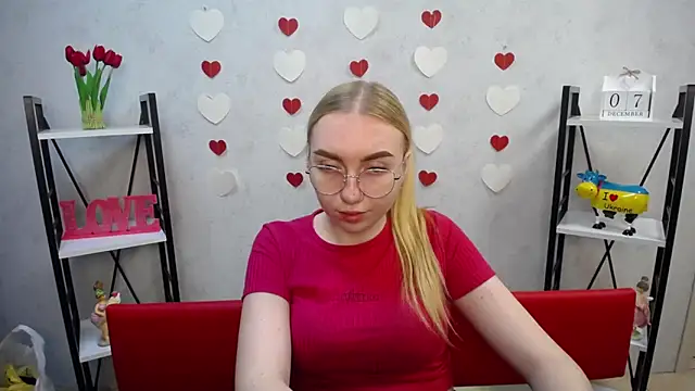 Snapshot of BeatriceFly chatting on 12.07.24 BeatriceFly online show from 12.07.24