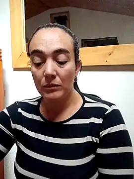 Snapshot of skayhot_ chatting on 09.17.25 skayhot online show from 09.17.25