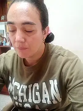 Snapshot of skayhot_ chatting on 10.25.25 skayhot online show from 10.25.25