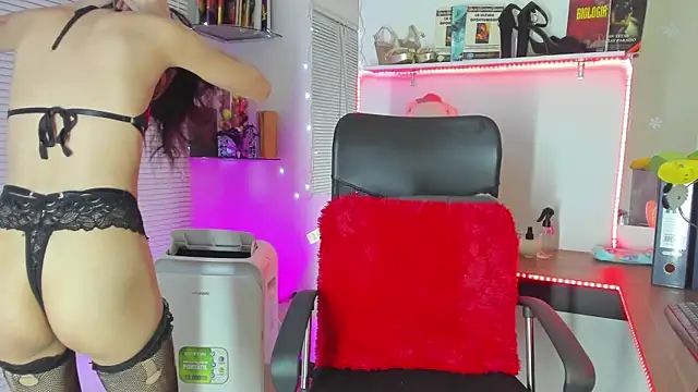 Snapshot of YUKIODAVIS chatting on 01.24.25 YUKIODAVIS online show from 01.24.25