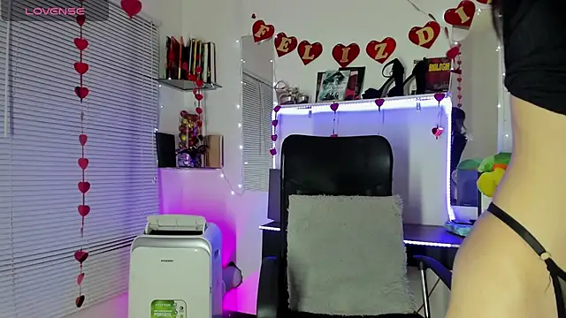 Snapshot of YUKIODAVIS chatting on 02.21.25 YUKIODAVIS online show from 02.21.25