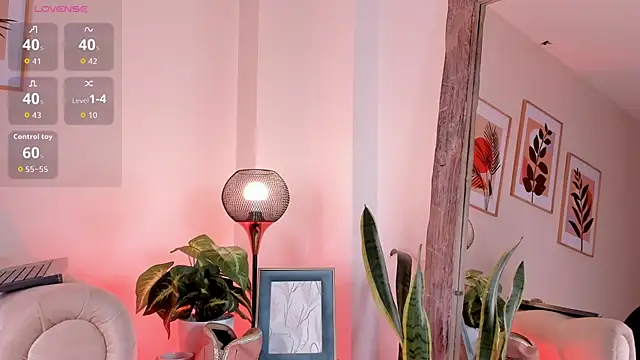 DahianaWalcott online show from 09.18.25