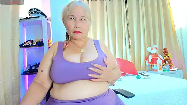 girl amada online show from 11.20.25