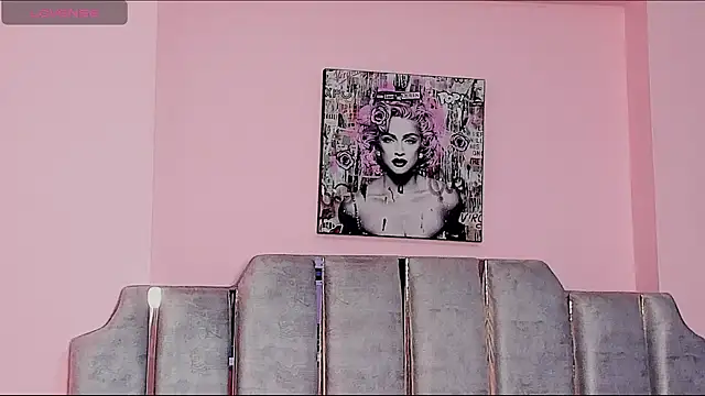 Snapshot of karol_noa chatting on 02.04.25 karol noa online show from 02.04.25