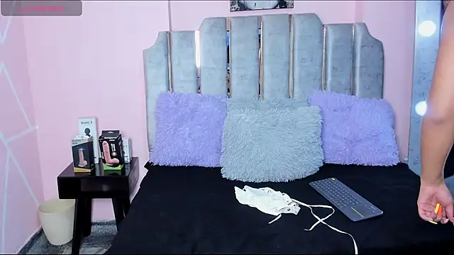 Snapshot of karol_noa chatting on 02.25.25 karol noa online show from 02.25.25