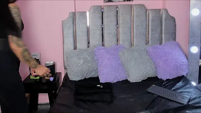 Snapshot of karol_noa chatting on 02.26.25 karol noa online show from 02.26.25