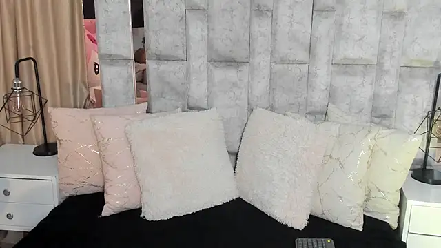 Snapshot of karol_noa chatting on 09.15.25 karol noa online show from 09.15.25