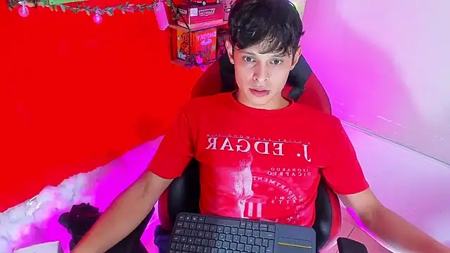 Snapshot of LilOwen_ chatting on 09.18.25 LilOwen  online show from 09.18.25