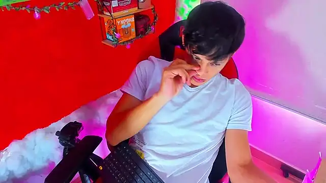 Snapshot of LilOwen_ chatting on 09.20.25 LilOwen  online show from 09.20.25