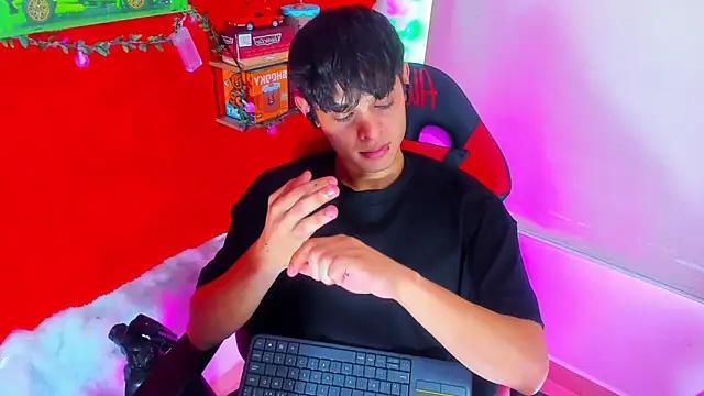 Snapshot of LilOwen_ chatting on 09.21.25 LilOwen  online show from 09.21.25