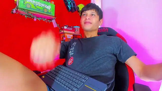 Snapshot of LilOwen_ chatting on 09.22.25 LilOwen  online show from 09.22.25