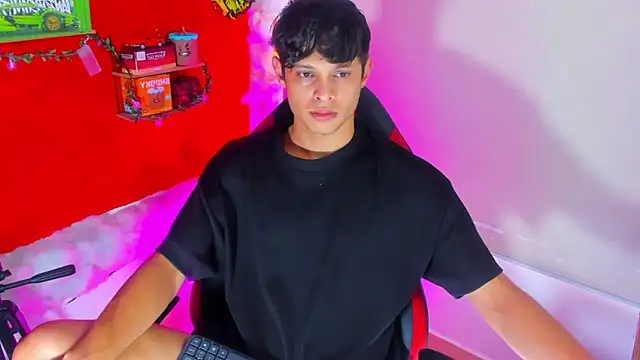 Snapshot of LilOwen_ chatting on 09.23.25 LilOwen  online show from 09.23.25