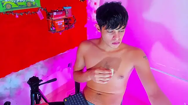 Snapshot of LilOwen_ chatting on 09.25.25 LilOwen  online show from 09.25.25